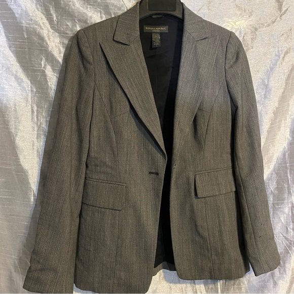 Banana Republic stretch wool blazer, SZ 4, GUC,has flaw see last pic, one button - Picture 7 of 12
